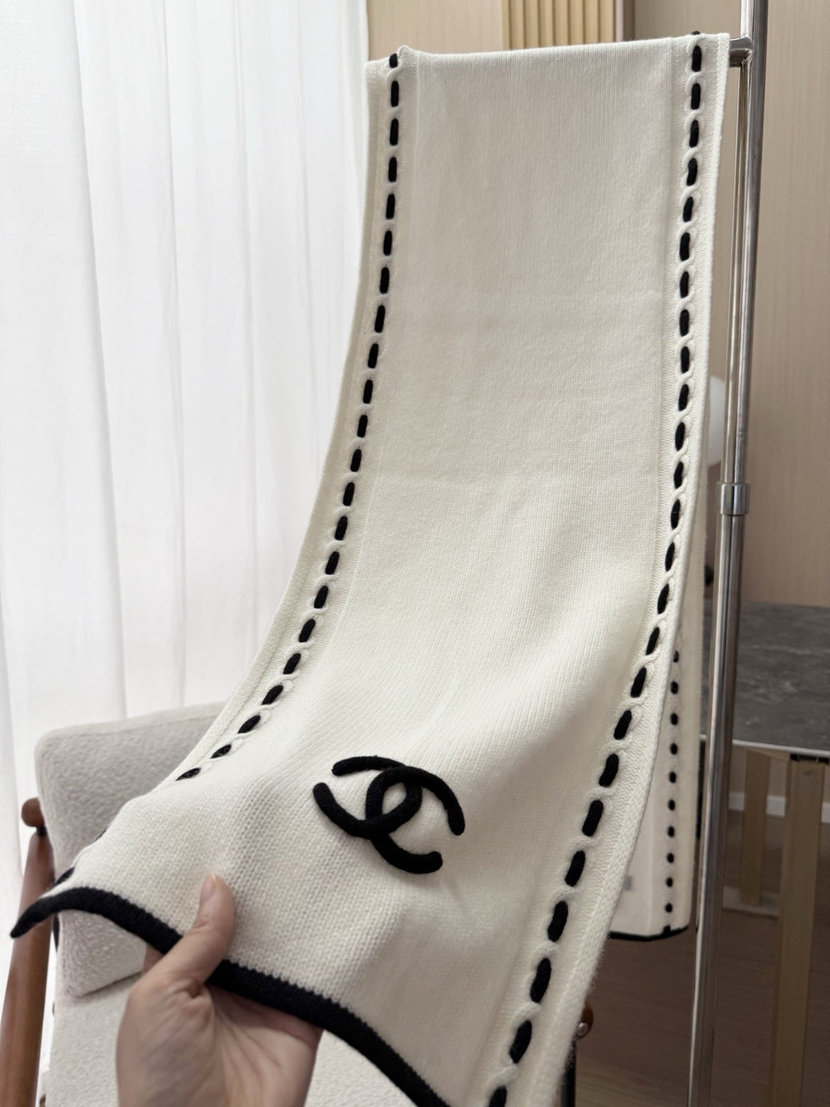 Chanel Style Contrast-Stitch Knit Scarf