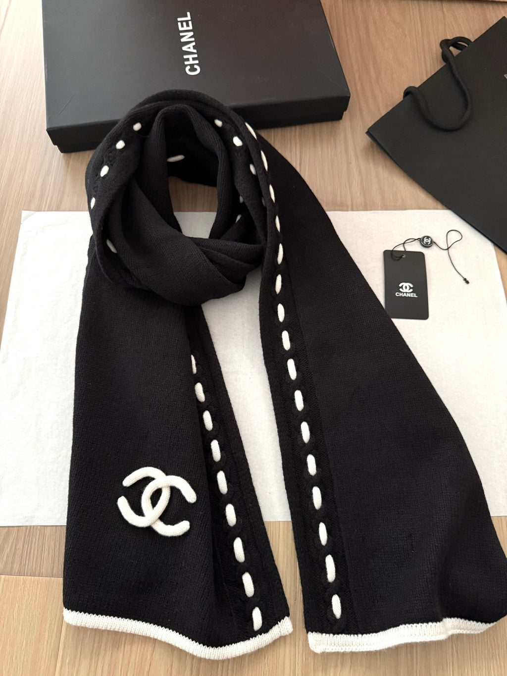 Chanel Style Contrast-Stitch Knit Scarf