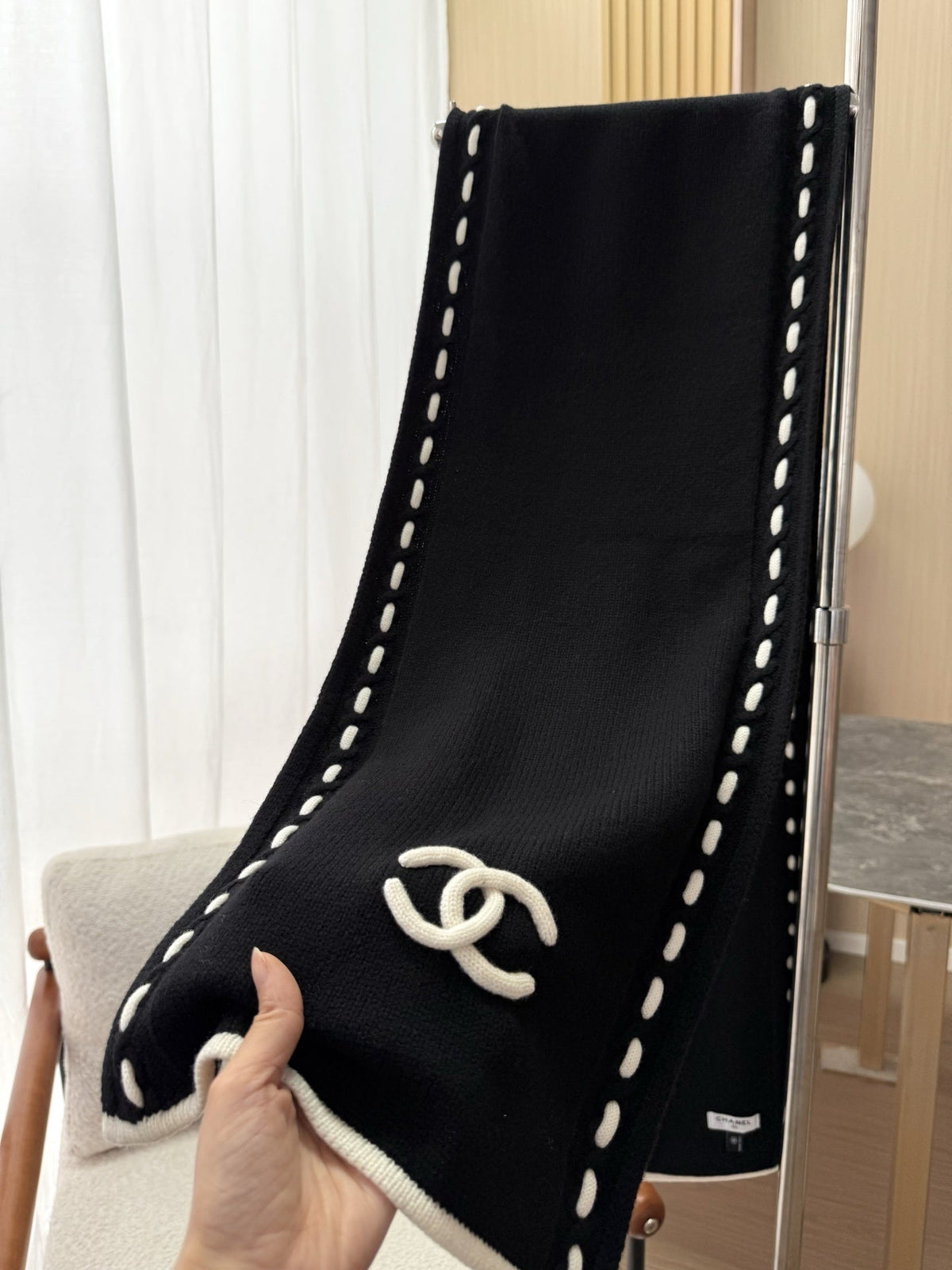 Chanel Style Contrast-Stitch Knit Scarf