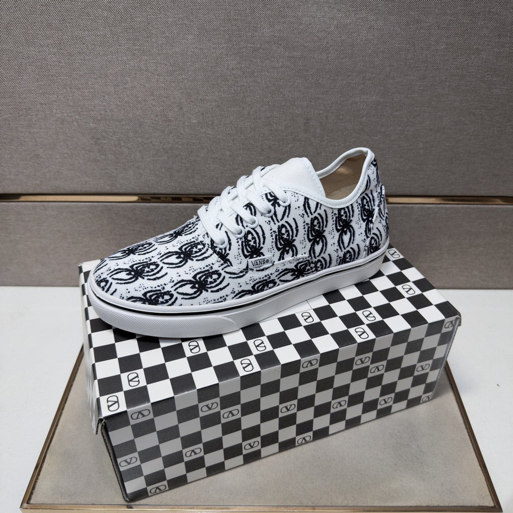 Vans Men's Black Graphic Print Low-Top Sneakers