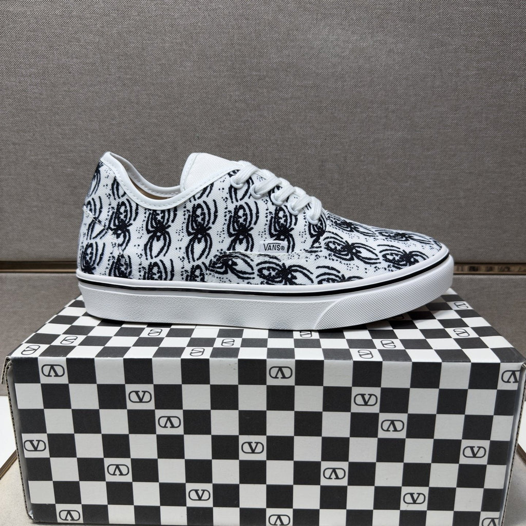 Vans Men's Black Graphic Print Low-Top Sneakers