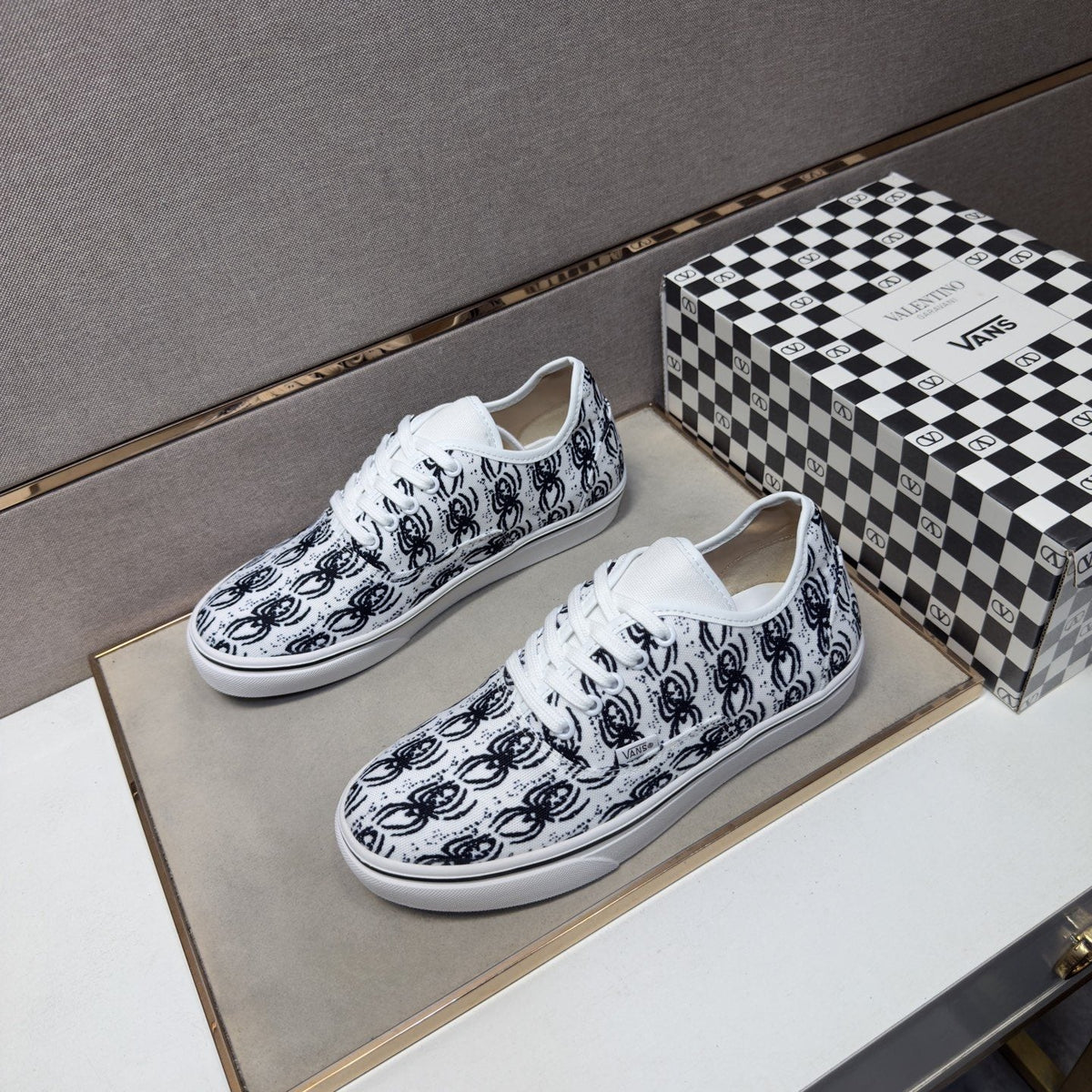 Vans Men's Black Graphic Print Low-Top Sneakers