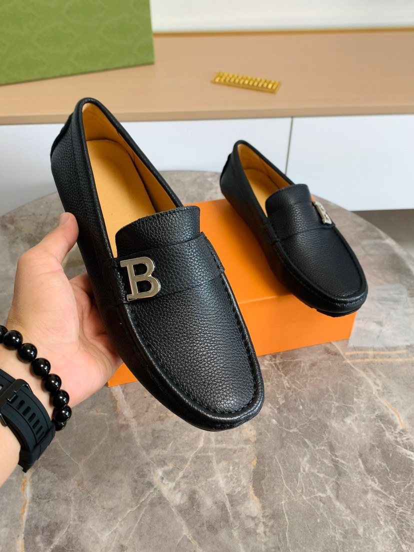 Men's Black Textured Hardware Loafers