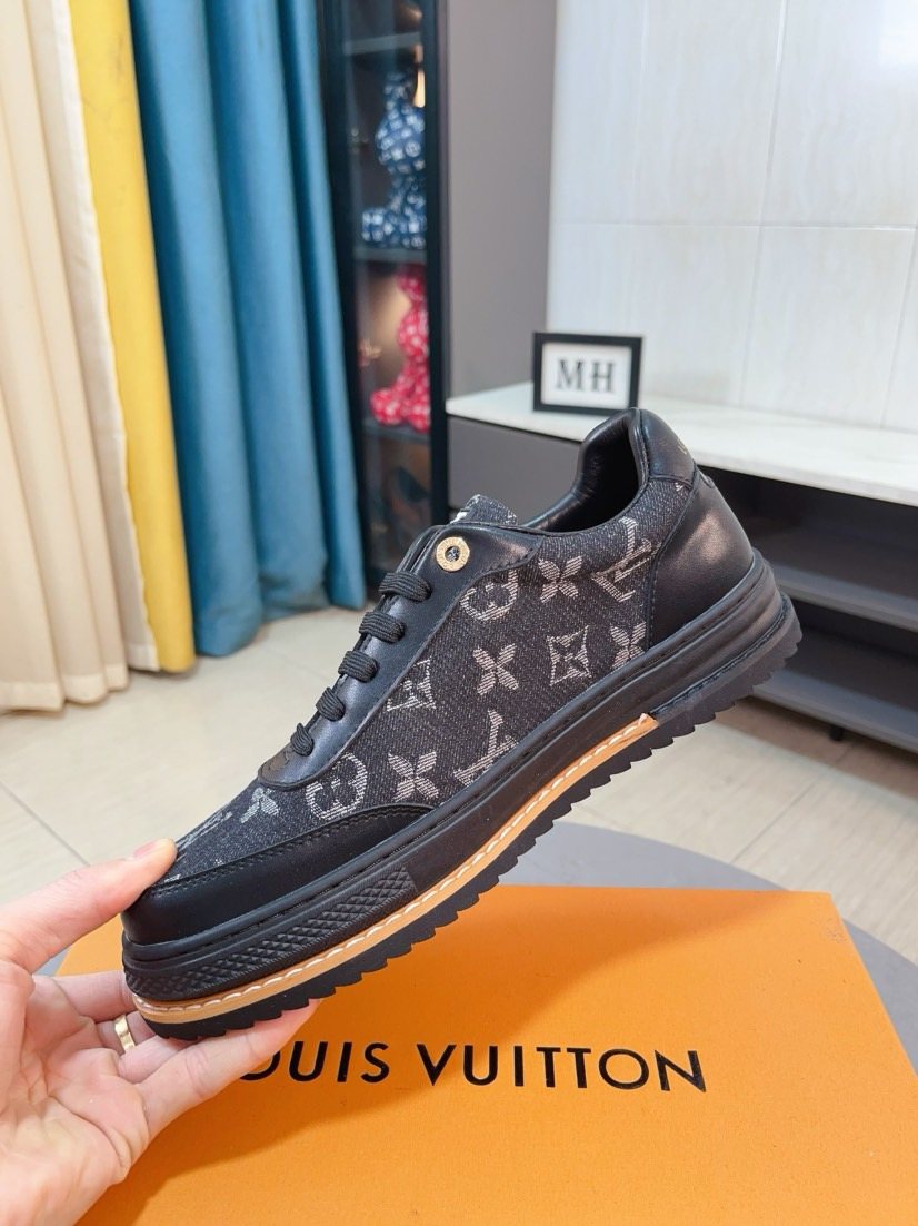 Louis Vuitton Monogram Low-Top Sneakers - Contrast Trim