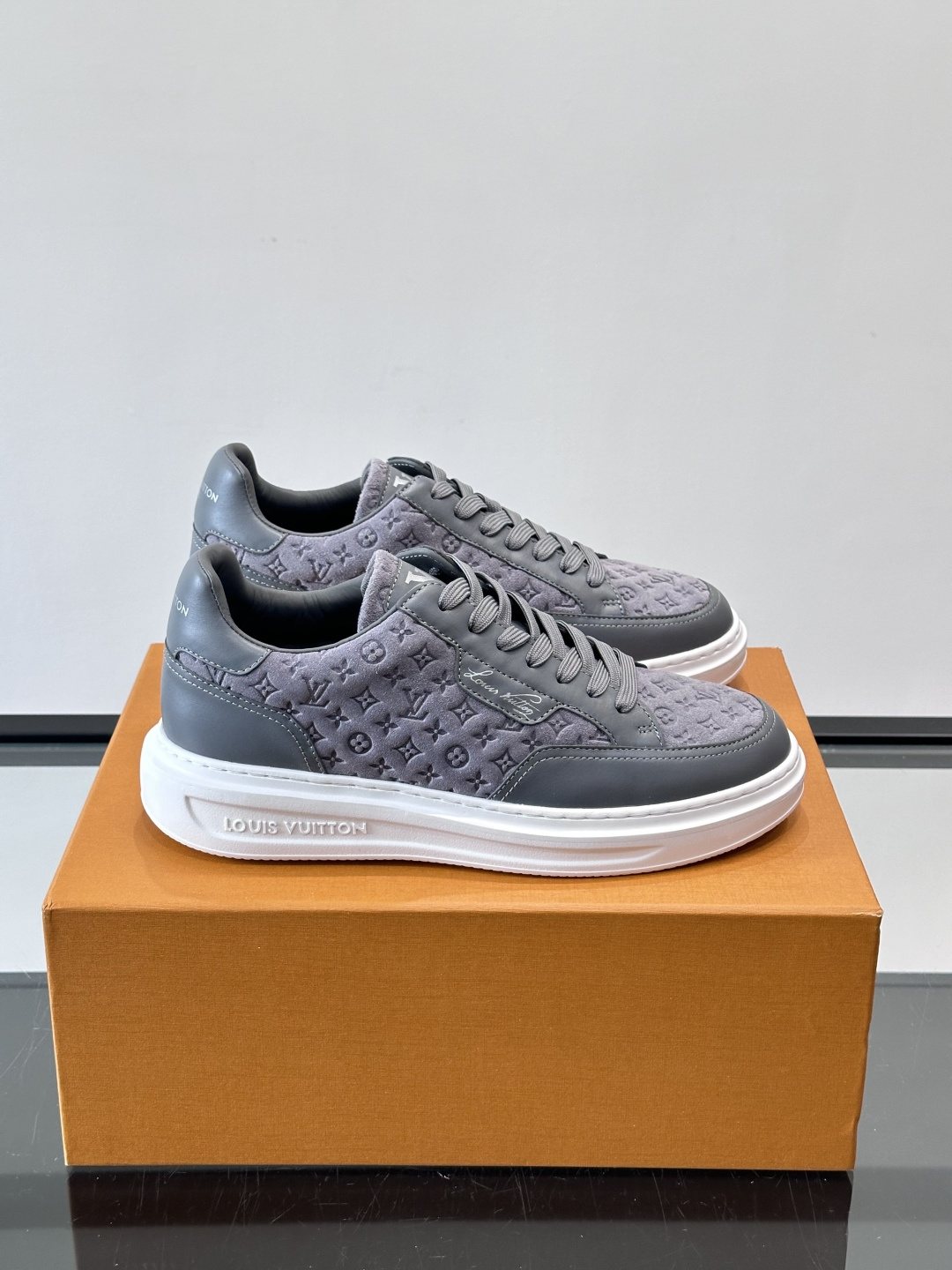 Louis Vuitton Embossed Low-Top Sneakers - Embossed Patterned Leather And Suede Upper